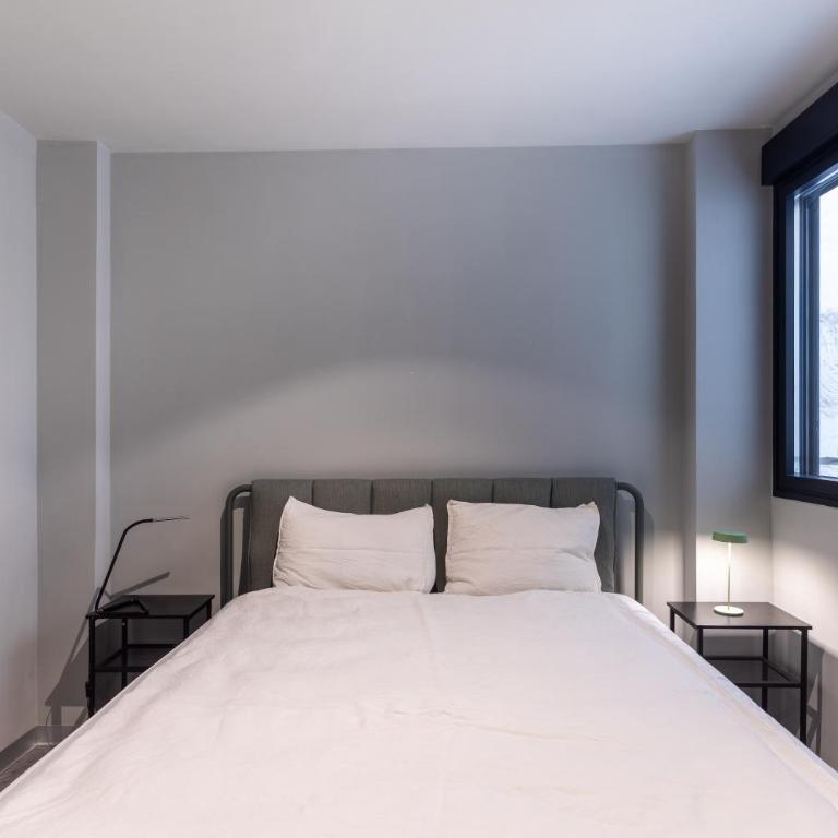 Modern design apartment in Murcia - Three-Bedroom Apartment with Balcony - 16