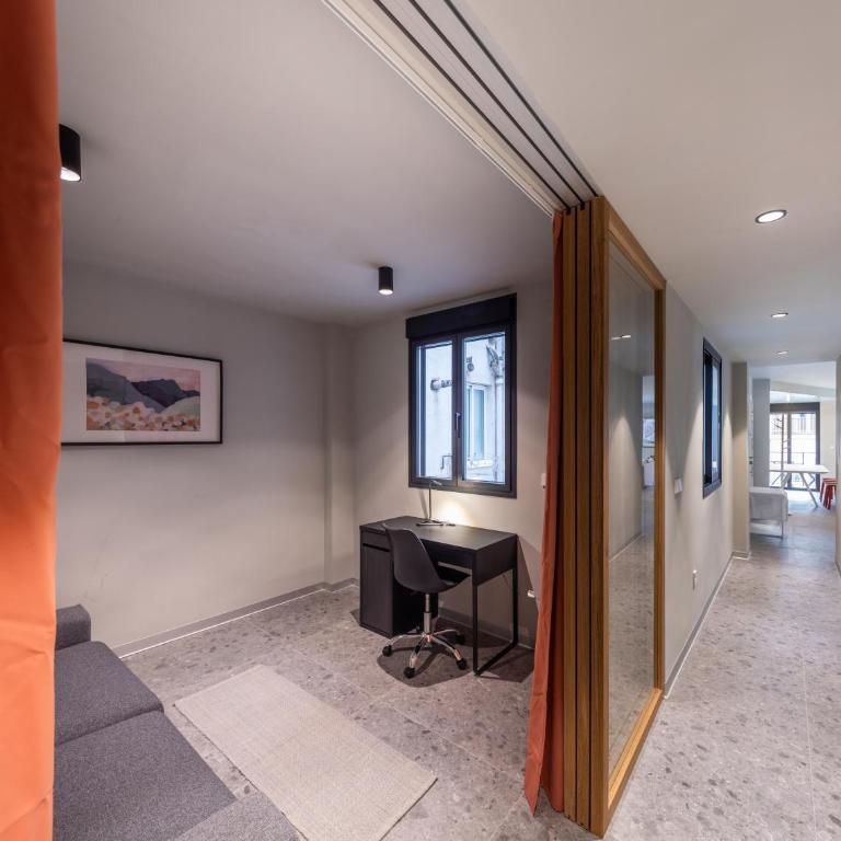Modern design apartment in Murcia - Three-Bedroom Apartment with Balcony - 13