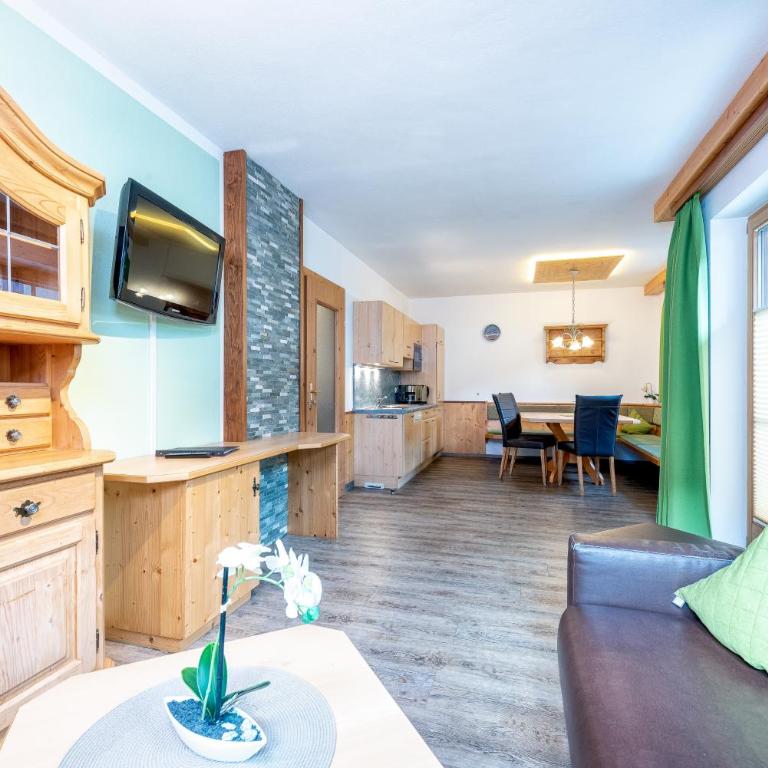 AlpenLiving - Apartment mit 2 Schlafzimmern und Bergblick - 10