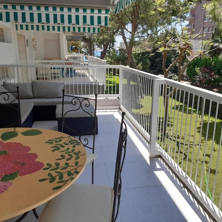 Apartamento primera línea de playa en Benicasim - Three-Bedroom Apartment - 1
