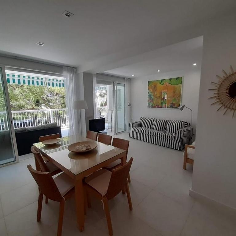 Apartamento primera línea de playa en Benicasim - Three-Bedroom Apartment - 6