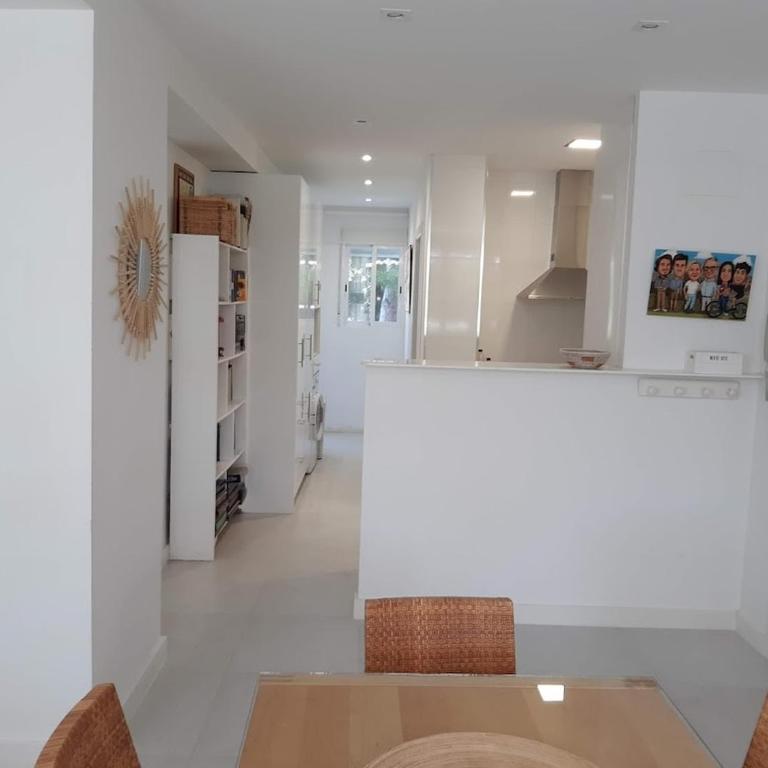 Apartamento primera línea de playa en Benicasim - Three-Bedroom Apartment - 8
