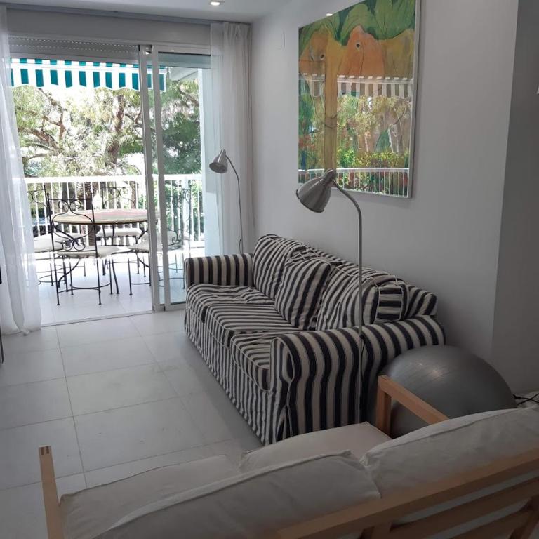 Apartamento primera línea de playa en Benicasim - Three-Bedroom Apartment - 10