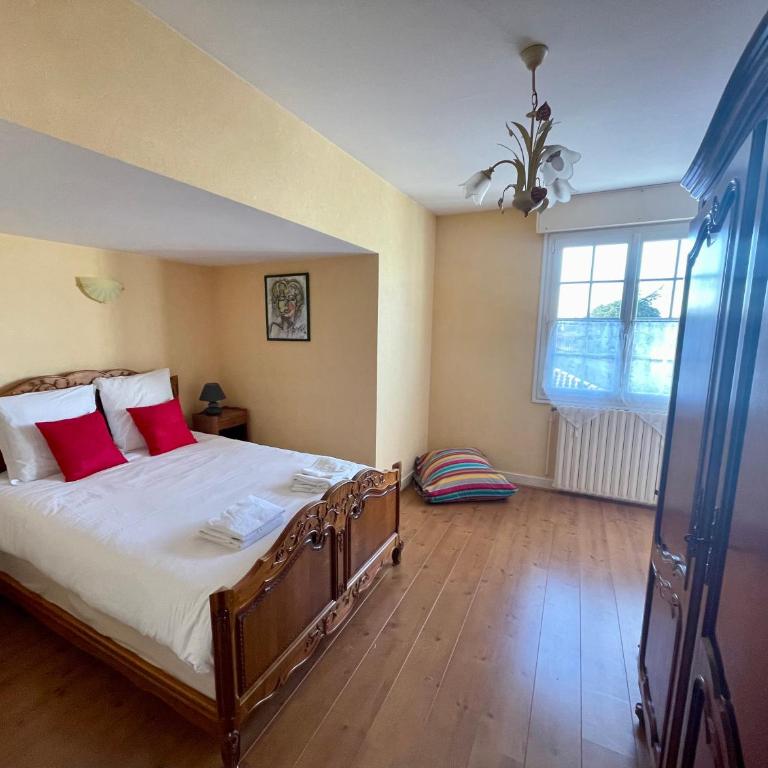 La Tourelle, demeure de charme, piscine, billard, grand jardin - Villa Supérieure - 13