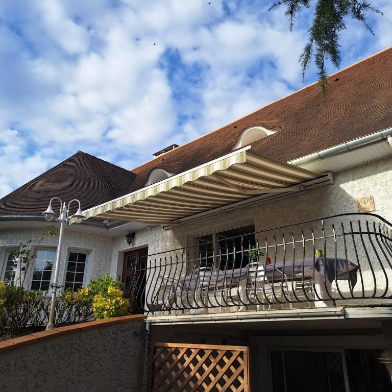 La Tourelle, demeure de charme, piscine, billard, grand jardin - Villa Supérieure - 23