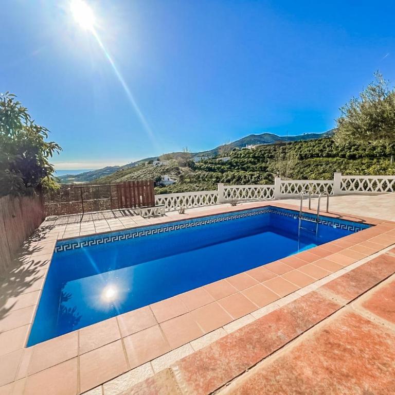 Stunning Private Villa with Sea Views, Pool, and Sun-Drenched Terrace - Villa - 1