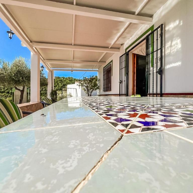 Stunning Private Villa with Sea Views, Pool, and Sun-Drenched Terrace - Villa - 17