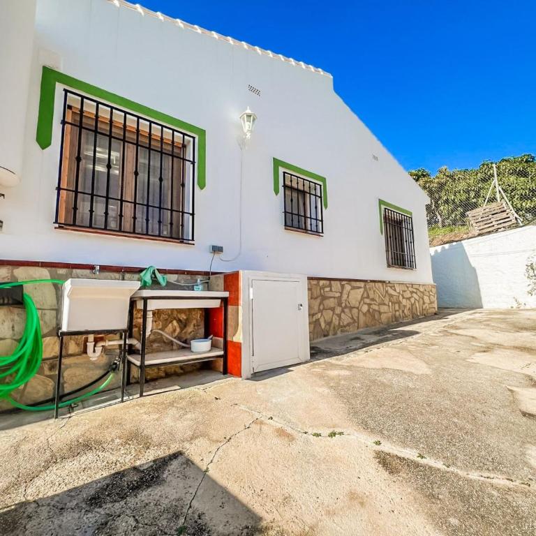 Stunning Private Villa with Sea Views, Pool, and Sun-Drenched Terrace - Villa - 19