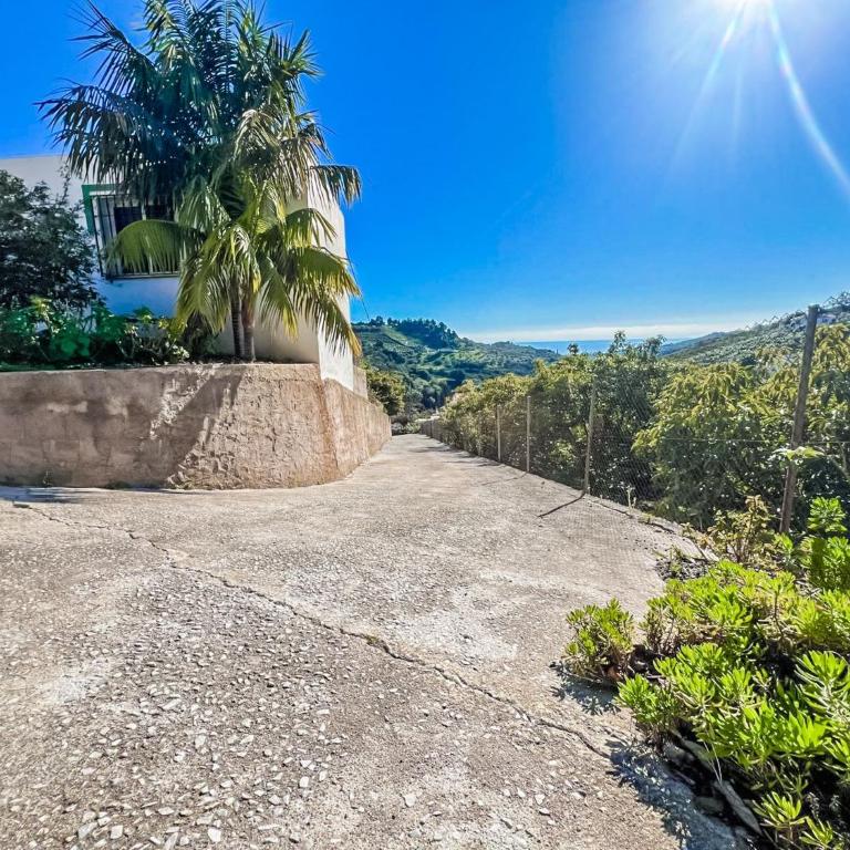 Stunning Private Villa with Sea Views, Pool, and Sun-Drenched Terrace - Villa - 26