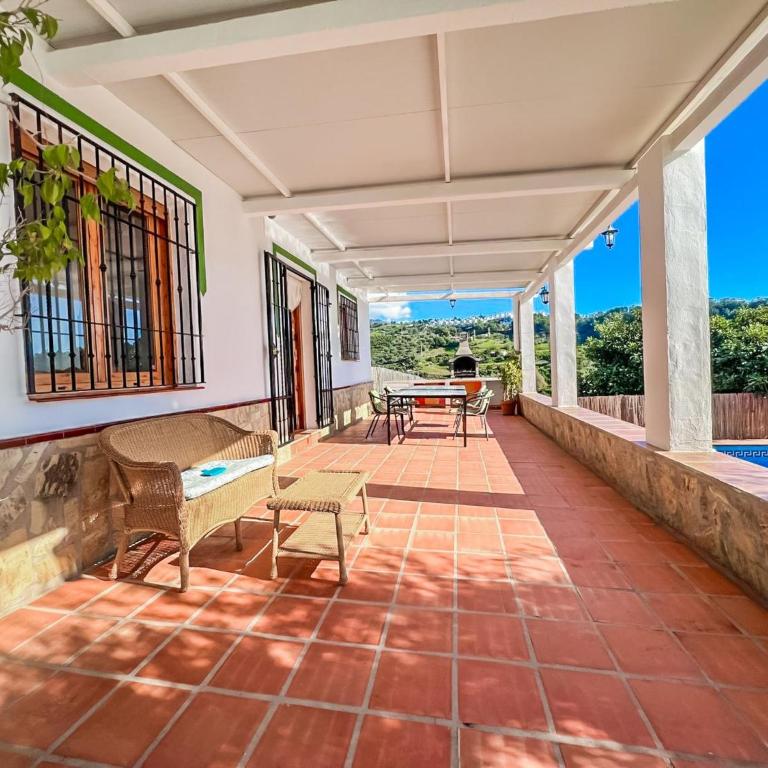 Stunning Private Villa with Sea Views, Pool, and Sun-Drenched Terrace - Villa - 27