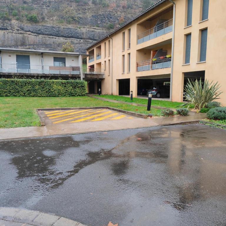Appart 3 pieces cosy avec parking proche centre ville - Appartement 2 Chambres - 4