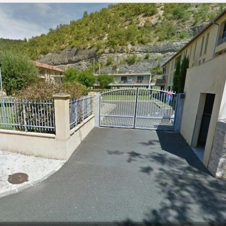 Appart 3 pieces cosy avec parking proche centre ville - Appartement 2 Chambres - 11