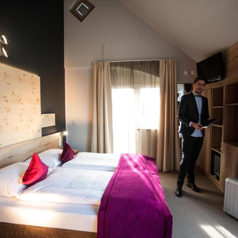 Amalienburg - Boutique & Boarding Hotel - Comfort Dreibettzimmer - 6