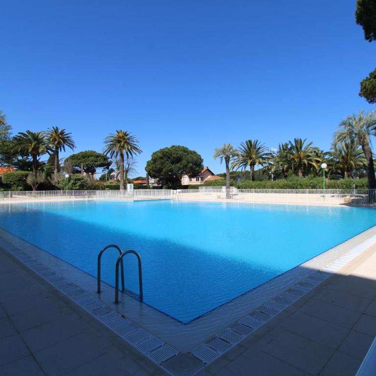 TROPCOQ - Au coeur de St-Tropez - Studio cabine pour 2 personnes - Appartement - Vue sur Piscine - 12