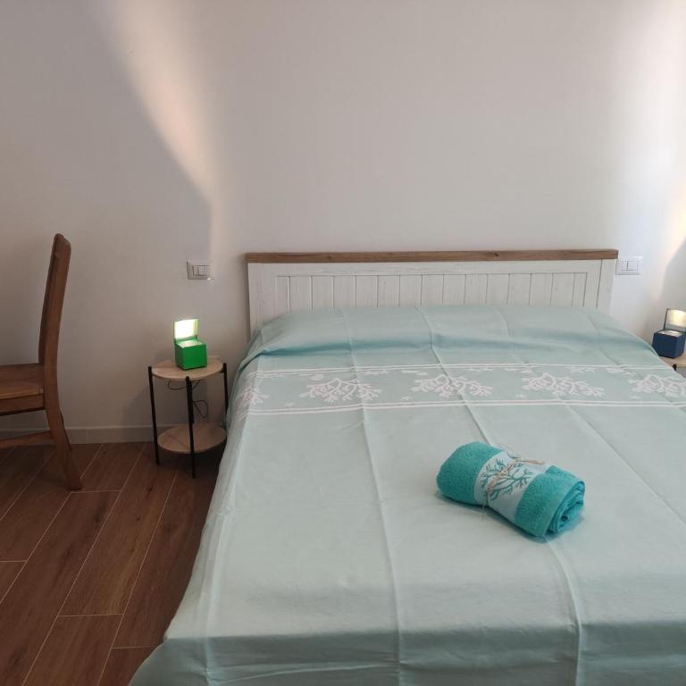 Holiday Rooms in Santa Teresa - Camera Matrimoniale Standard con Bagno in Comune - 1