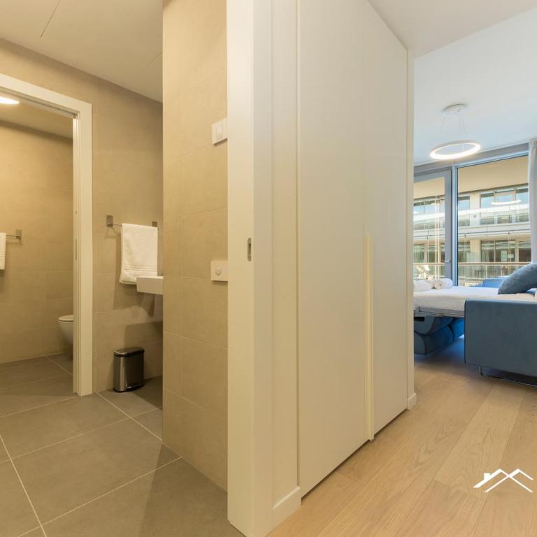 Waterfront Luxury Studio, FREE Parking, AC, NETFLIX & WIFI By Tilo Lux - Appartamento con Vista Mare - 13