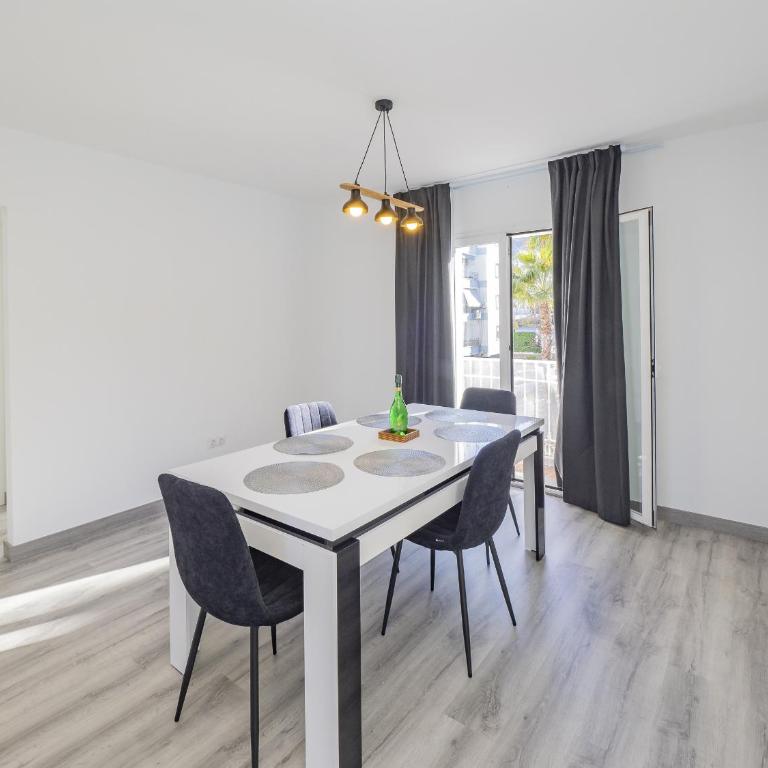 Cubo's Luna Town Center Apartment - Apartment - 6