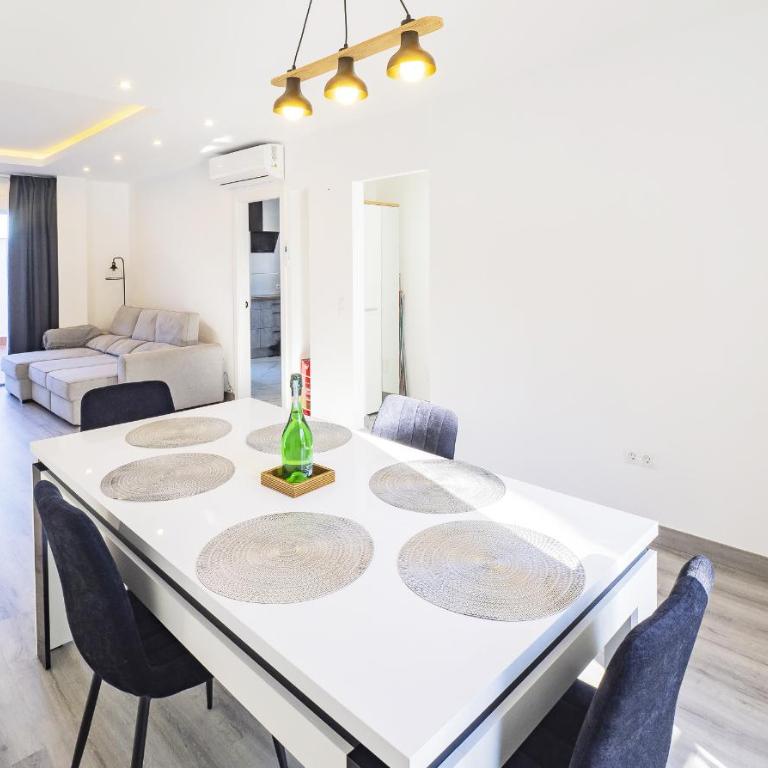 Cubo's Luna Town Center Apartment - Apartment - 10