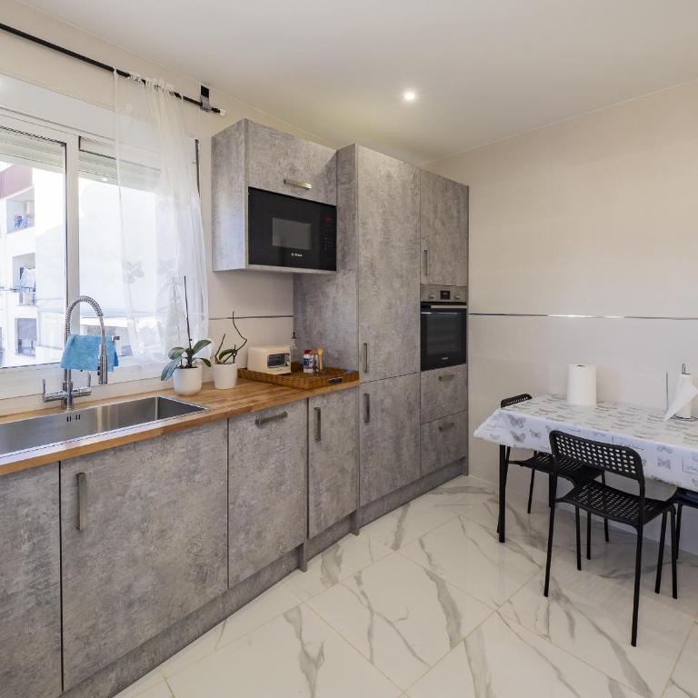 Cubo's Luna Town Center Apartment - Apartment - 11