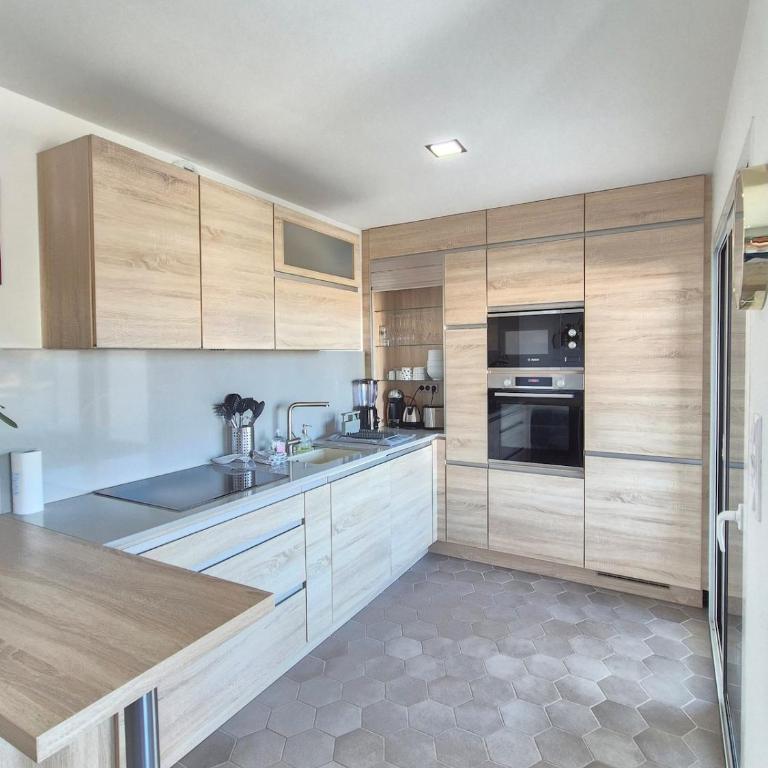 Lana #Clim#Terrasse - Meublé classé 3étoiles - Appartement 2 Chambres - 24