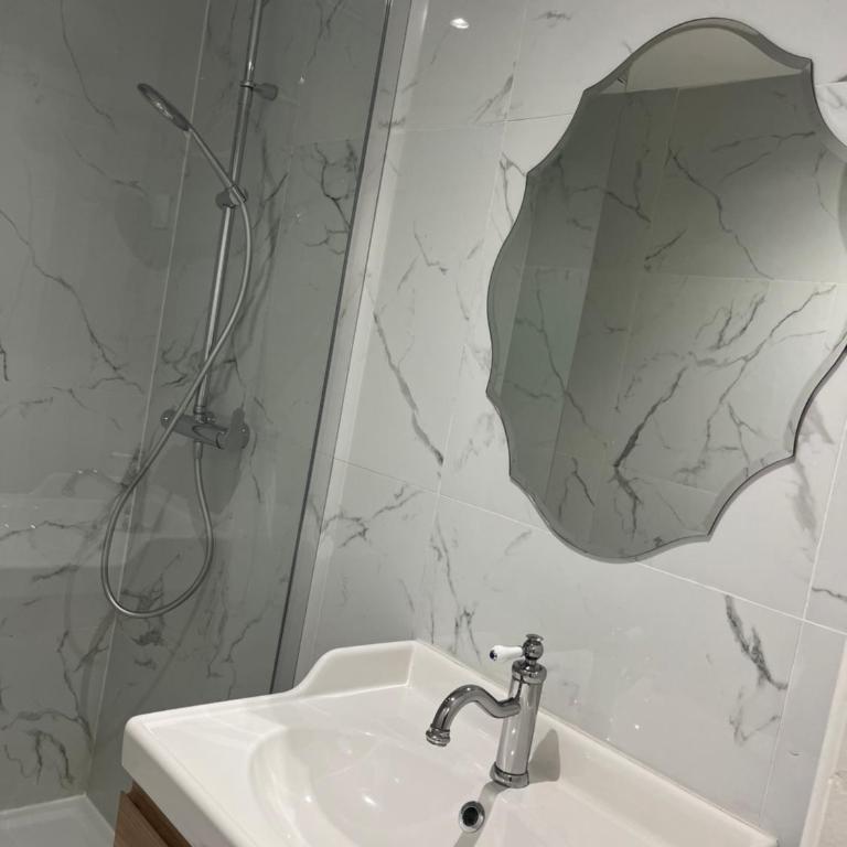 Hôtel Lyonnais - Chambre Double Deluxe - 1