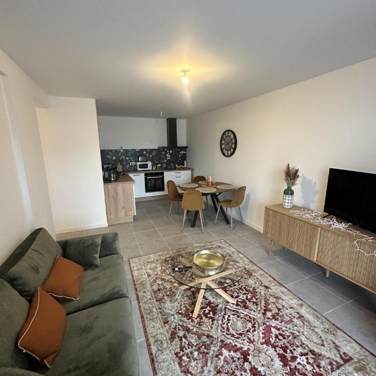 Le champs de mars - Two-Bedroom Apartment with Balcony - 3