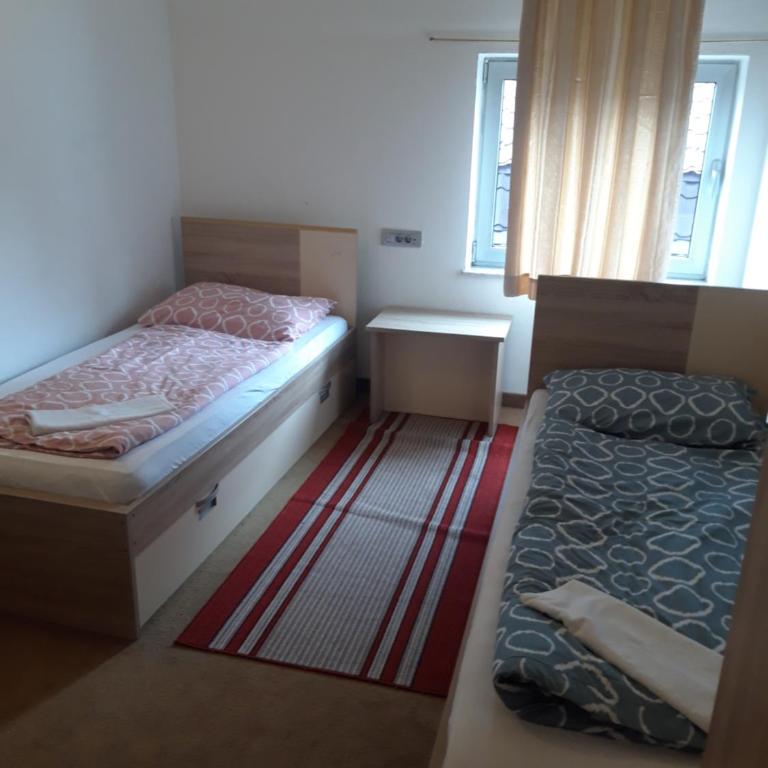 Hotel Irish - Small Twin Room - 5