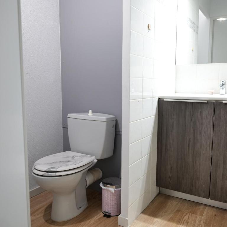 Appartement avec piscine commune - quartier Pironnière - 4 personnes - Apartment mit 1 Schlafzimmer - 11