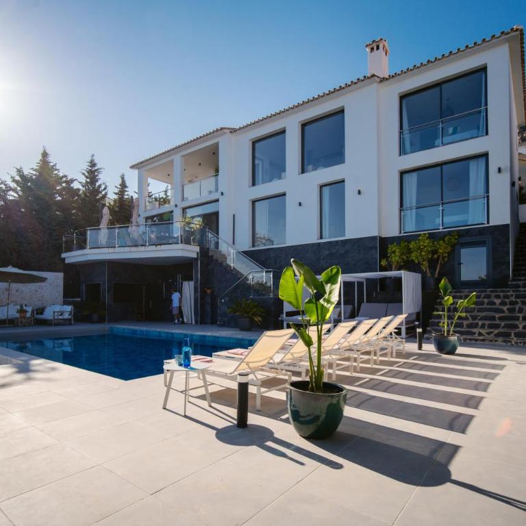 Luxury Villa with Sauna and Heated Pool for 14PAX! - Villa - 1