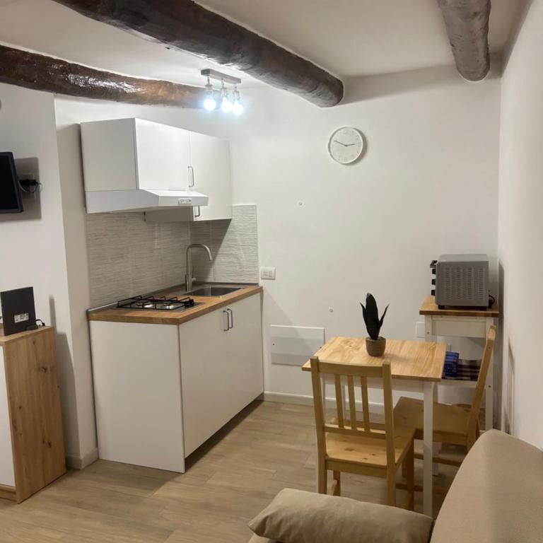 LA Dimora di Piazza Bellini - Apartment - 1