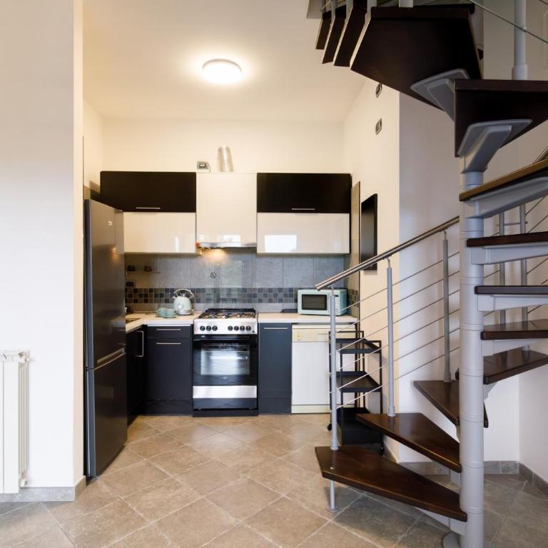 GuestHost - Cozy Stay in Colonna San Marco with View - Two-Bedroom Apartment - 13