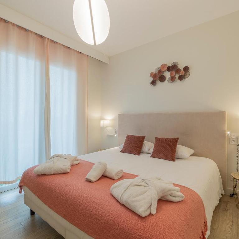 Cit'Hotel Imperial - Chambre Supérieure avec Balcon et Vue sur la Mer - 4