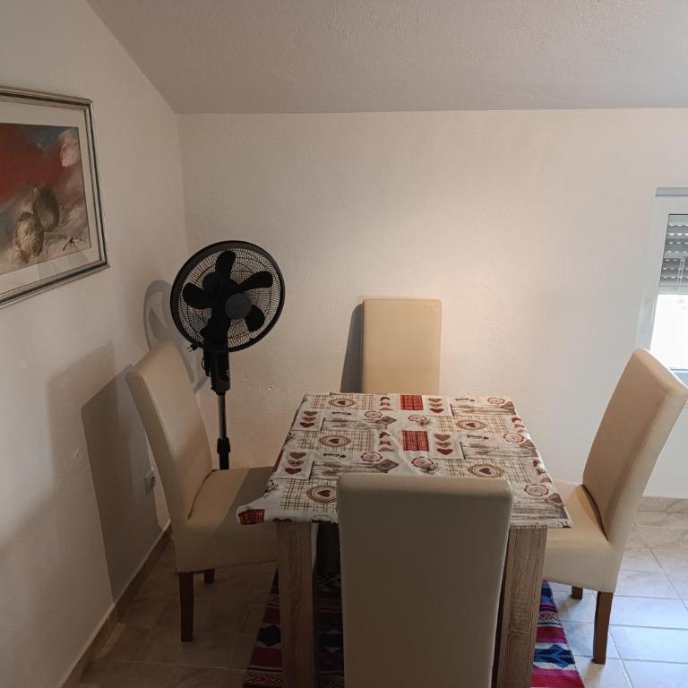 Lovely Bosnian Home - Bed in 6-Bed Dormitory Room - 5