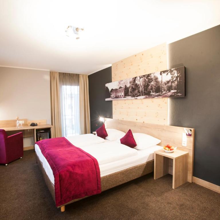 Amalienburg - Boutique & Boarding Hotel - Comfort Dreibettzimmer - 2