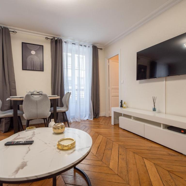 CIA - rue du Colisée, near Champs Élysées - One-Bedroom Deluxe Apartment - 2