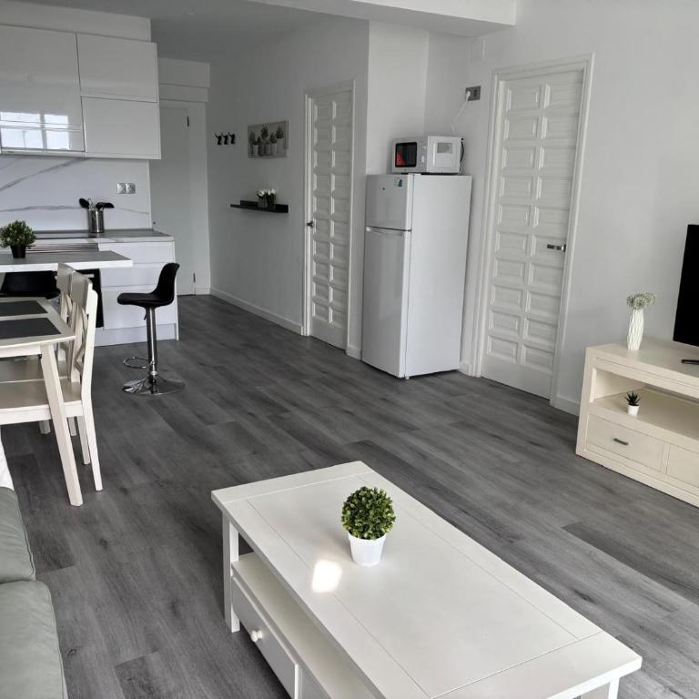 Arenales - Two-Bedroom Apartment with Sea View - 9