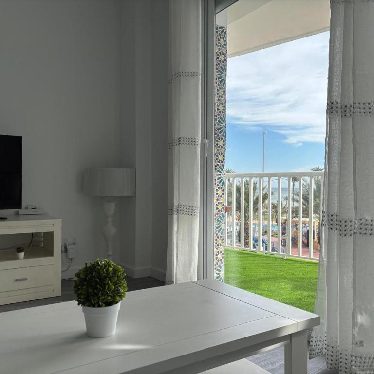 Arenales - Two-Bedroom Apartment with Sea View - 14