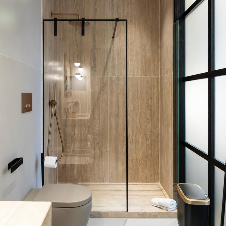 Pedra Bianca Luxury Rooms - Queen Room with Spa Bath - 11