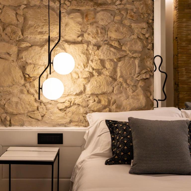 Pedra Bianca Luxury Rooms - Queen Room with Spa Bath - 12