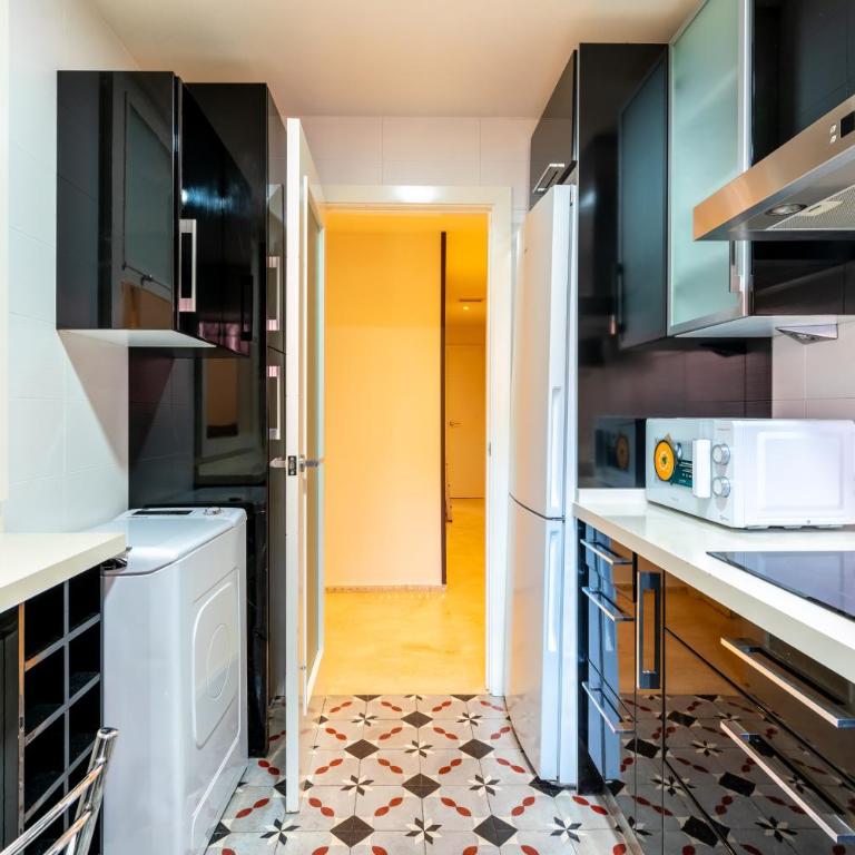 CN2 2bd 2Bth con Piscina y aparcamiento excelente ubicacion - Apartamento de 2 dormitorios - 28