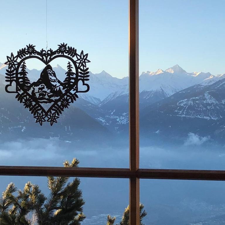 Beautiful chalet with exceptional view - Chalet - 8