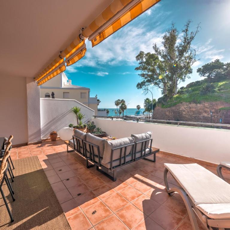 Beachfront apartment with sea view at Burriana beach, Nerja - Apartamento de 2 dormitorios - 16