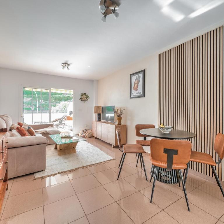 Beachfront apartment with sea view at Burriana beach, Nerja - Apartamento de 2 dormitorios - 3