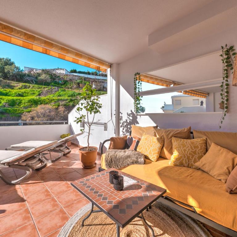 Beachfront apartment with sea view at Burriana beach, Nerja - Apartamento de 2 dormitorios - 13