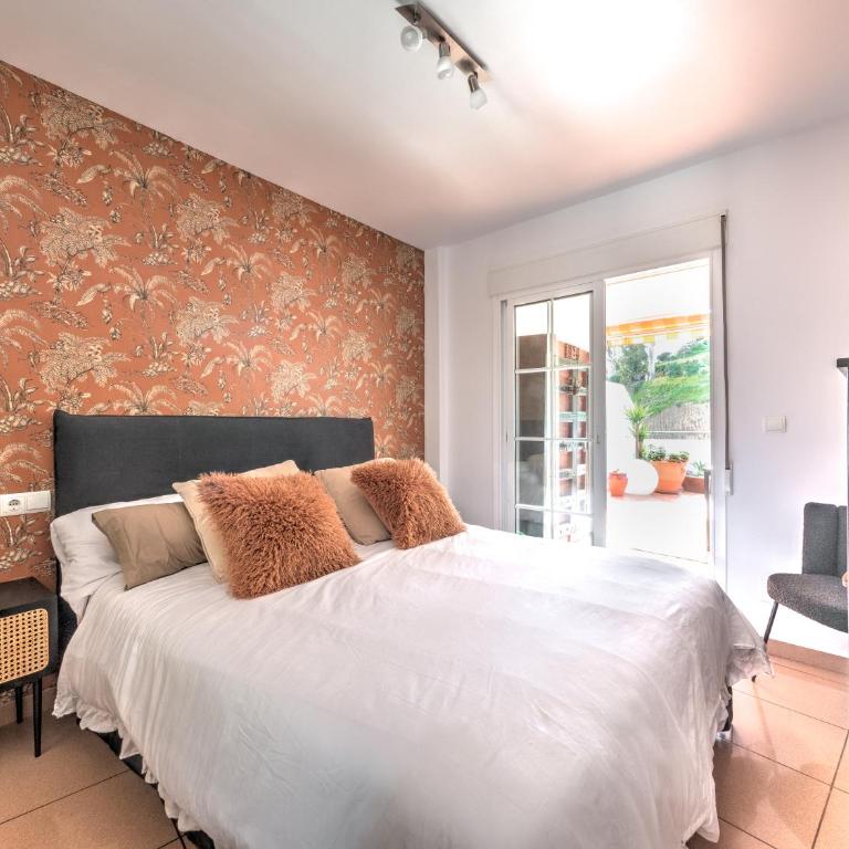 Beachfront apartment with sea view at Burriana beach, Nerja - Apartamento de 2 dormitorios - 4
