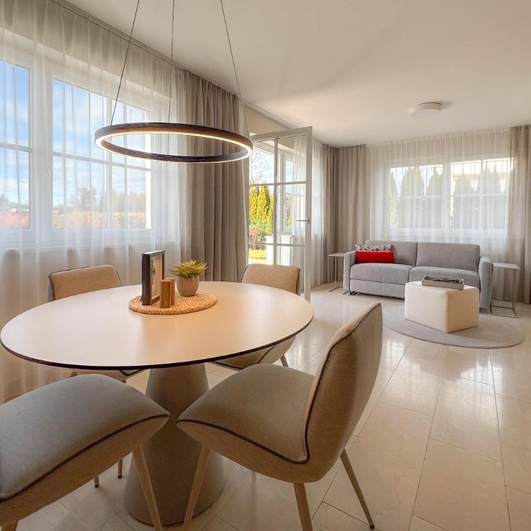"SONNTAGSGLÜCK" - Premium Apartments Seekirchen, ruhiges Feriendomizil im Grünen, gemeinsamer Poolarea - Haus mit 5 Schlafzimmern - 65