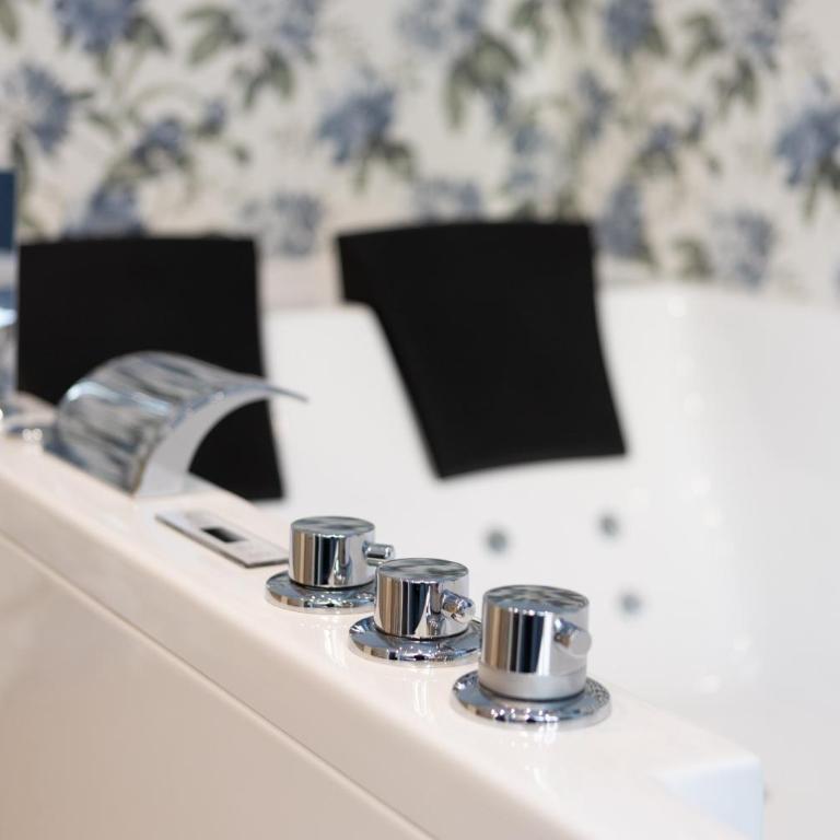 Pier Capponi 17 Rooms & Suites - Suite con Vasca Idromassaggio - 7