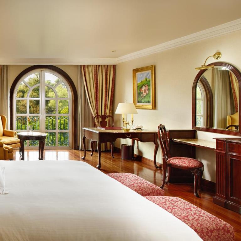 The Green Park Boutique Hotel and Grand Suites - Chapultepec Parkfront - Suite Deluxe with Park View and King Bed - 1