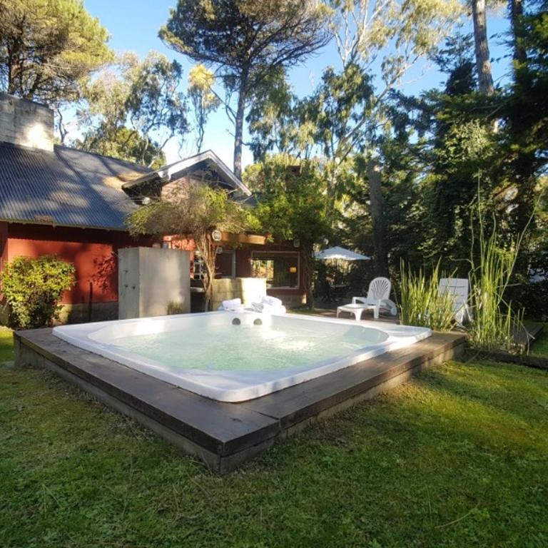 casa Cariloimagine, para 14 personas, con servicios, 3 cuadras de la playa y 3 del centro comercial - Casa - 4
