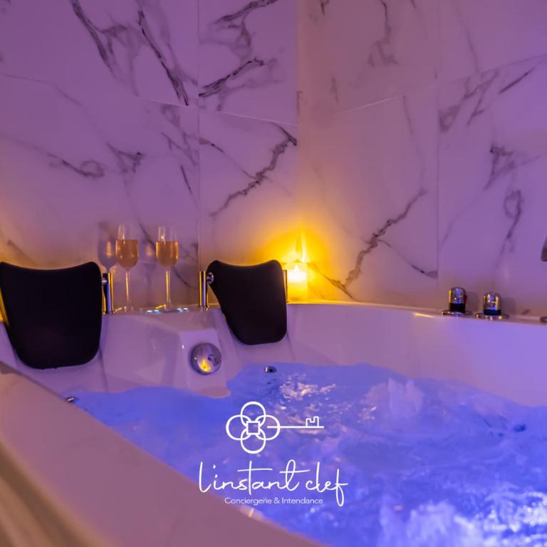 Love au Mans - Sauna, Jacuzzi & Parking privé - Studio Lit Queen-Size de Luxe - 4